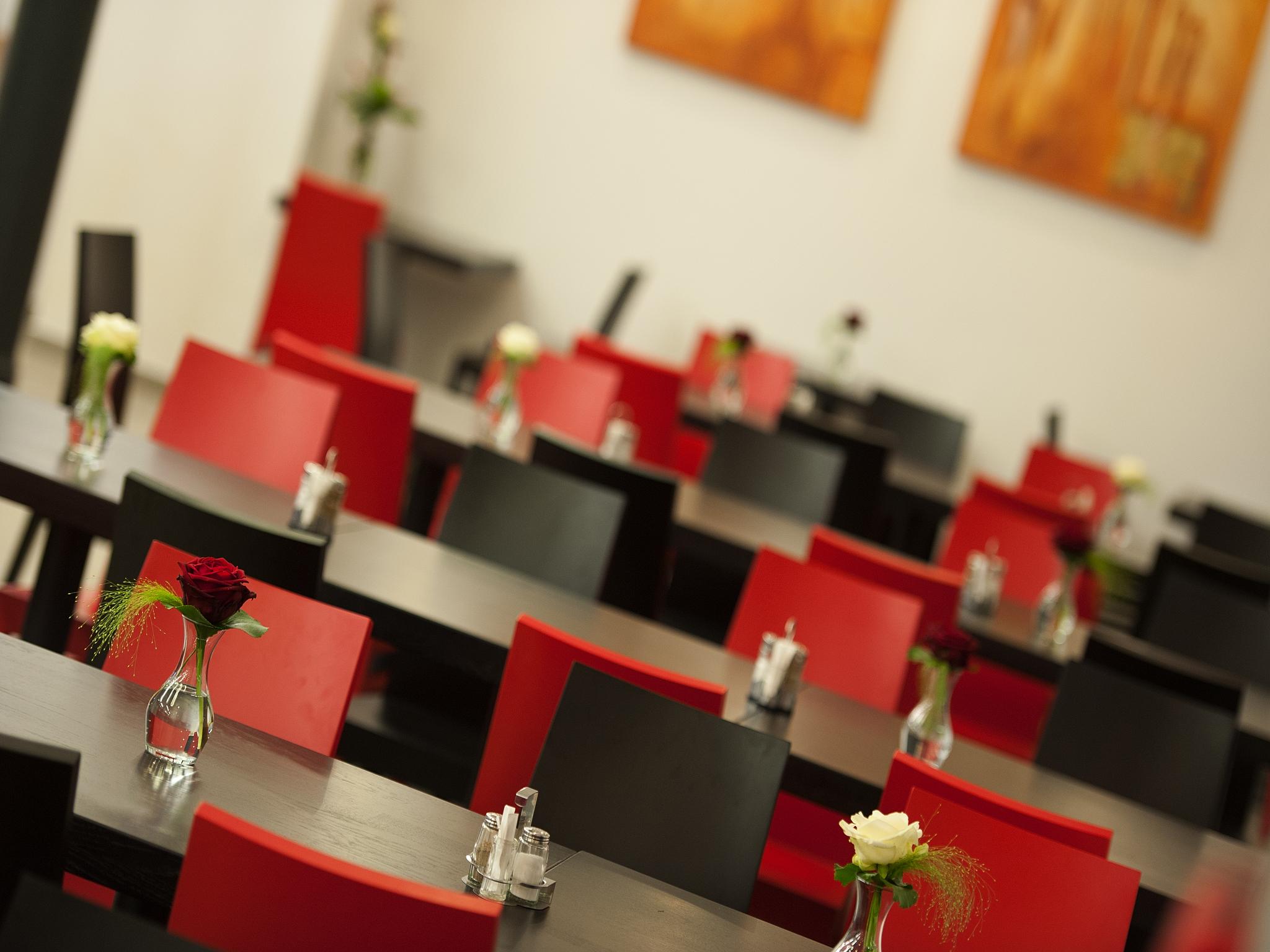 Ea Business Hotel Jihlava Exterior foto